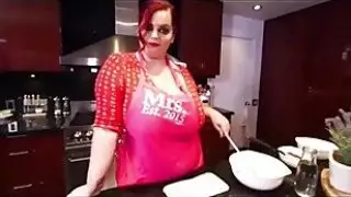 Sashaa - baking with juggs